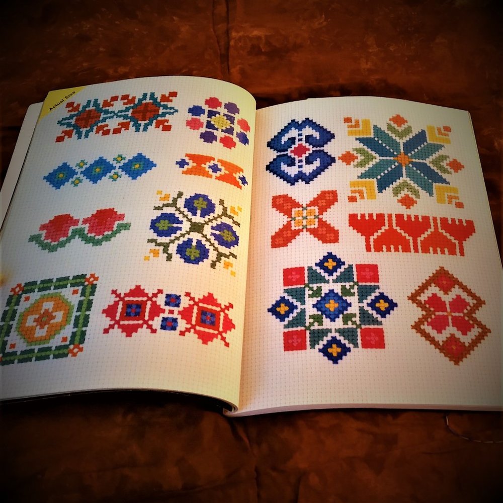 ONDORI Cross Stitch in Small Designs book 1977 - Picture 9 of 13